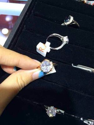 璀璨選擇 水晶戒指零售兼批發，盡享鉆石珠寶玉器之美
